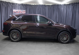 Подержанный автомобиль Porsche Cayenne 2016 года (4 фото)