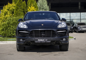Подержанный автомобиль Porsche Cayenne 2012 года (2 фото)