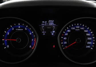 Подержанный автомобиль Hyundai Elantra Sedan 2011 года (7 фото)