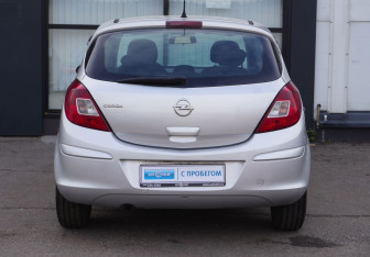 Подержанный автомобиль Opel Corsa 2011 года (6 фото)