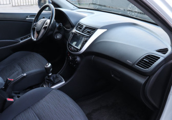 Подержанный автомобиль Hyundai Solaris Sedan 2016 года (8 фото)