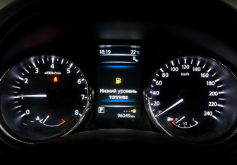 Подержанный автомобиль Nissan X-Trail 2017 года (13 фото)