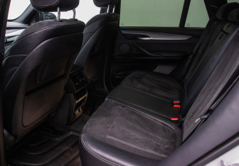 Подержанный автомобиль BMW X5 2018 года (11 фото)