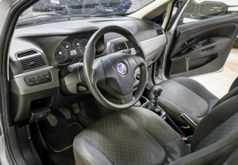 Подержанный автомобиль Fiat Punto Hatchback 2007 года (14 фото)