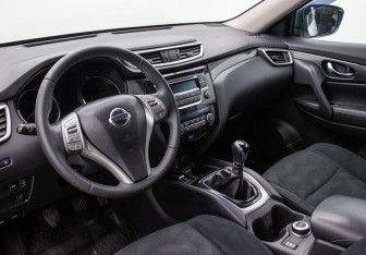 Подержанный автомобиль Nissan X-Trail 2017 года (9 фото)