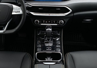 Подержанный автомобиль FAW Bestune T77 2023 года (13 фото)