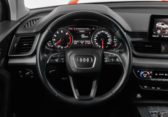 Подержанный автомобиль Audi Q5 2020 года (11 фото)