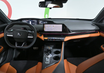 Подержанный автомобиль Changan UNI-V 2023 года (8 фото)