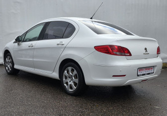 Подержанный автомобиль Peugeot 408 2013 года (7 фото)