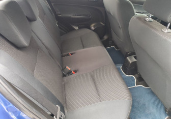 Подержанный автомобиль Suzuki Swift Hatchback 2015 года (11 фото)