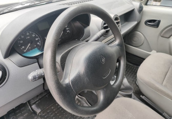 Подержанный автомобиль Renault Logan Sedan 2007 года (12 фото)