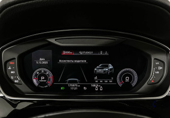 Подержанный автомобиль Audi A8 2018 года (11 фото)