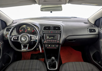 Подержанный автомобиль Volkswagen Polo Sedan 2018 года (14 фото)