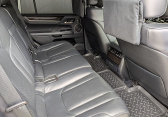 Подержанный автомобиль Lexus LX 2017 года (18 фото)