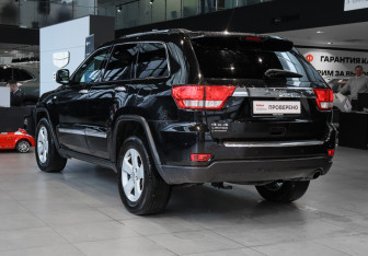 Подержанный автомобиль Jeep Grand Cherokee 2012 года (6 фото)
