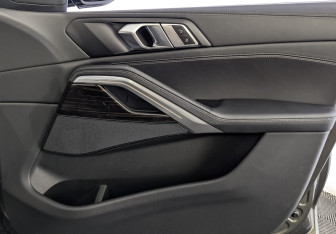 Подержанный автомобиль BMW X6 2023 года (25 фото)