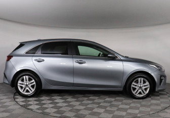 Подержанный автомобиль Kia Ceed Hatchback 2019 года (4 фото)