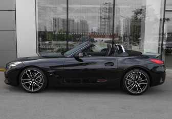 Подержанный автомобиль BMW Z4 Roadster 2020 года (9 фото)