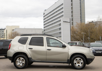 Подержанный автомобиль Renault Duster 2013 года (3 фото)