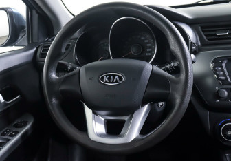 Подержанный автомобиль Kia Rio Hatchback 2012 года (12 фото)