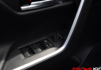 Подержанный автомобиль Toyota RAV4 2024 года (19 фото)