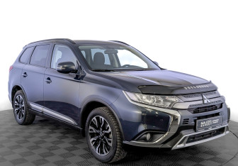 Подержанный автомобиль Mitsubishi Outlander 2021 года (3 фото)