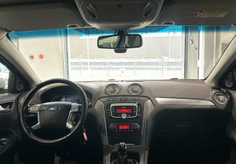 Подержанный автомобиль Ford Mondeo Sedan 2012 года (11 фото)