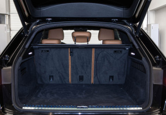 Подержанный автомобиль Audi Q8 2019 года (37 фото)