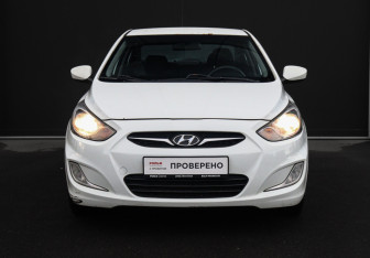 Подержанный автомобиль Hyundai Solaris Sedan 2013 года (2 фото)