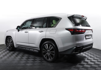 Подержанный автомобиль Lexus LX 2022 года (7 фото)