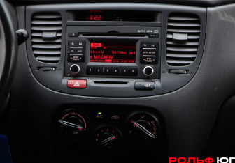 Подержанный автомобиль Kia Rio Hatchback 2010 года (13 фото)