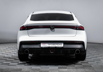 Подержанный автомобиль Changan UNI-V 2023 года (6 фото)