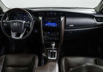 Подержанный автомобиль Toyota Fortuner 2017 года (12 фото)