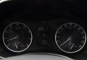Подержанный автомобиль Skoda Octavia Liftback 2011 года (9 фото)