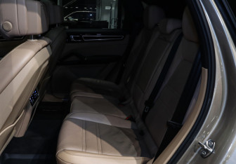 Подержанный автомобиль Porsche Cayenne 2018 года (8 фото)