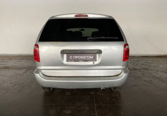 Подержанный автомобиль Dodge Caravan 2003 года (5 фото)
