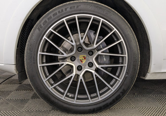 Подержанный автомобиль Porsche Cayenne 2021 года (12 фото)