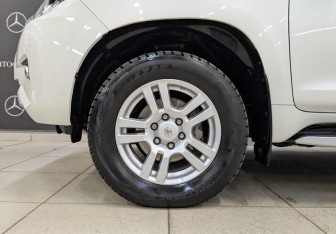 Подержанный автомобиль Toyota Land Cruiser Prado 2020 года (27 фото)