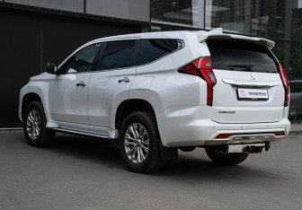 Подержанный автомобиль Mitsubishi Pajero Sport 2020 года (6 фото)