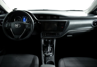 Подержанный автомобиль Toyota Corolla Sedan 2018 года (9 фото)