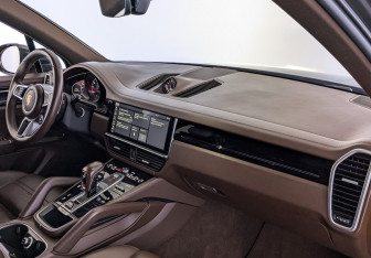 Подержанный автомобиль Porsche Cayenne 2018 года (13 фото)