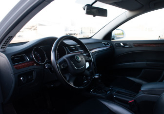 Подержанный автомобиль Skoda Superb Liftback 2012 года (9 фото)