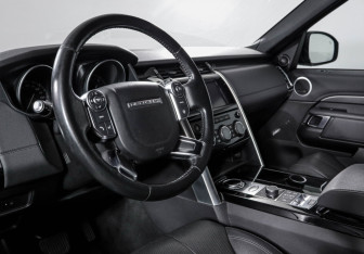 Подержанный автомобиль Land Rover Discovery 2017 года (14 фото)