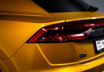 Подержанный автомобиль Audi Q8 2019 года (16 фото)