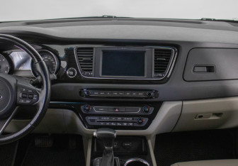 Подержанный автомобиль Kia Carnival 2019 года (13 фото)