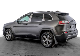 Подержанный автомобиль Jeep Cherokee 2018 года (7 фото)
