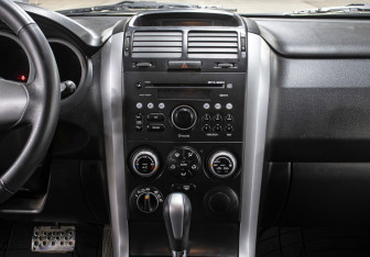 Подержанный автомобиль Suzuki Grand Vitara 2006 года (15 фото)