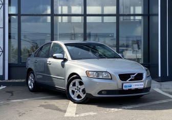 Подержанный автомобиль Volvo S40 2008 года (3 фото)