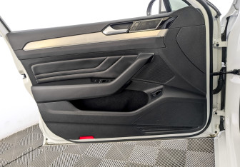 Подержанный автомобиль Volkswagen Passat Sedan 2021 года (19 фото)