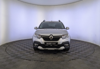 Подержанный автомобиль Renault Sandero 2021 года (2 фото)